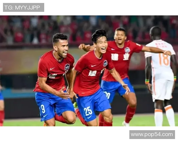 足球激情燃烧赛场，探索全球顶级联赛与明星球员背后的故事